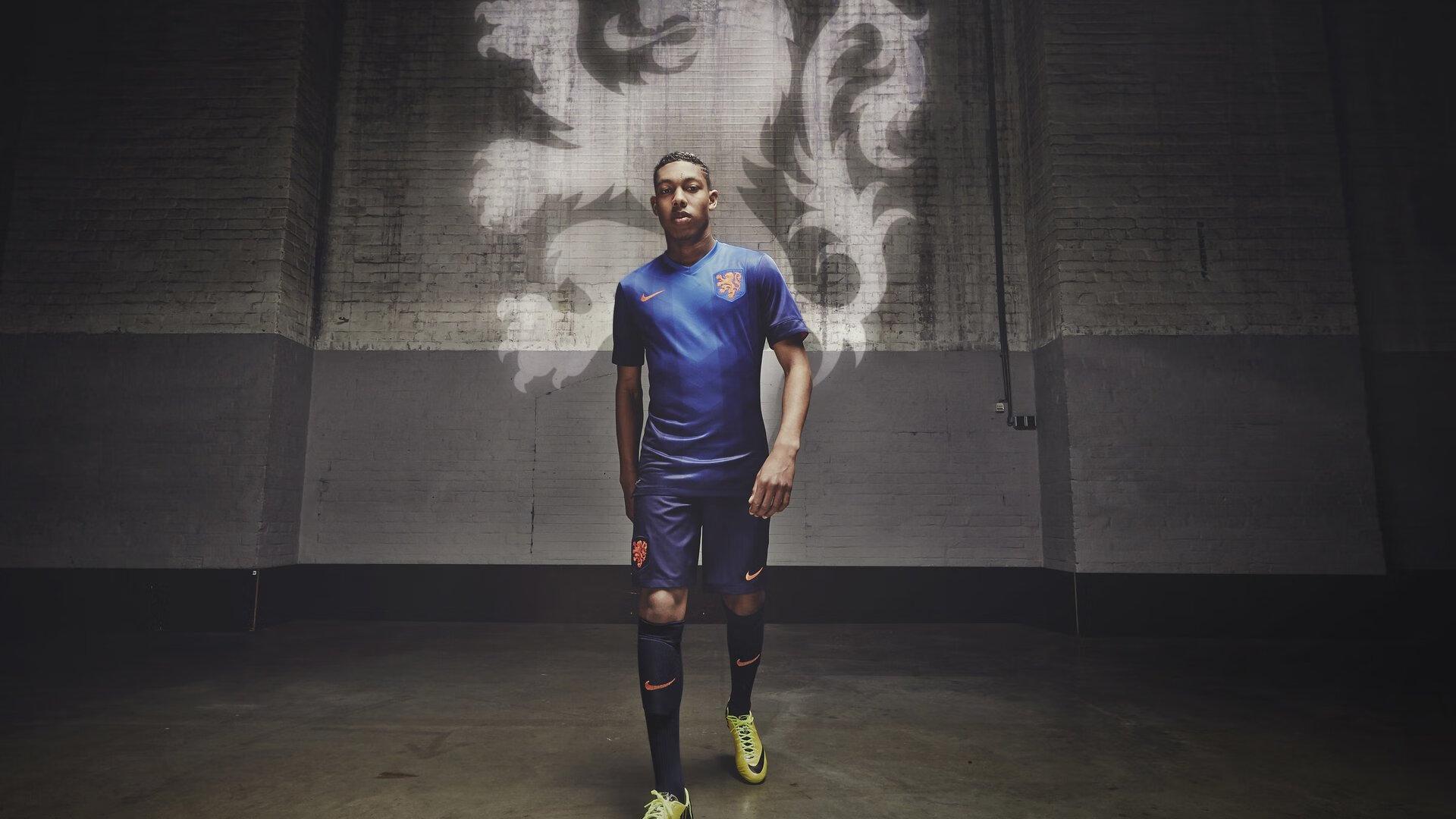 英超VAR再引争议，罗伯逊越位位置干扰防守，范戴克绝杀进球被吹无效